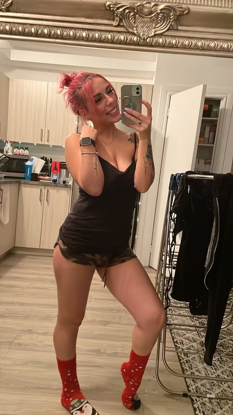 Lay Rose onlyfans post