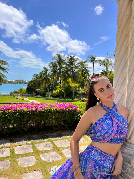 Explore with SARA onlyfans images
