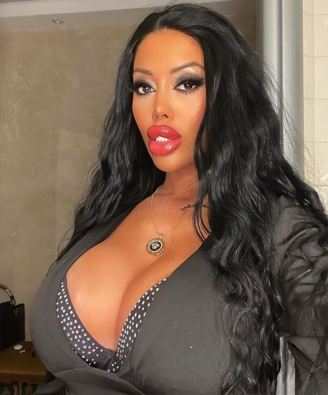 Lara Frost free only fans