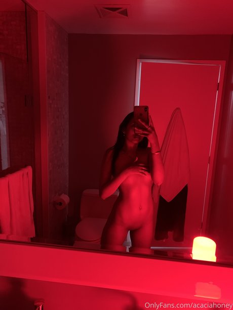 Acacia Henley onlyfans striptease