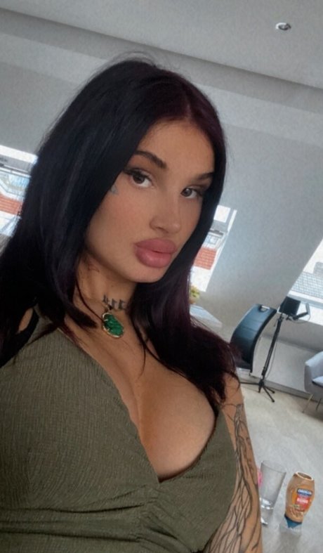 Badgybaby onlyfans posts