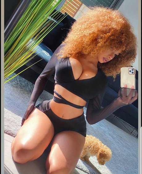 Dana Curly naked only fans