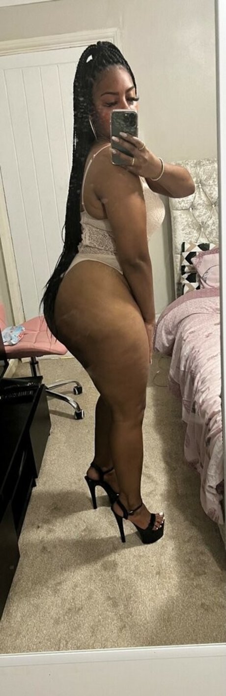 Stargirlsarah19x onlyfans public photos