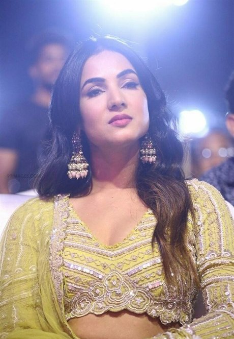 Sonal Chauhan onlyfans leakes