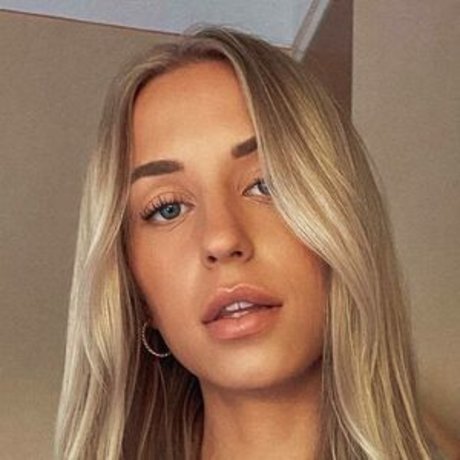 Emilia Hult leaks onlyfans