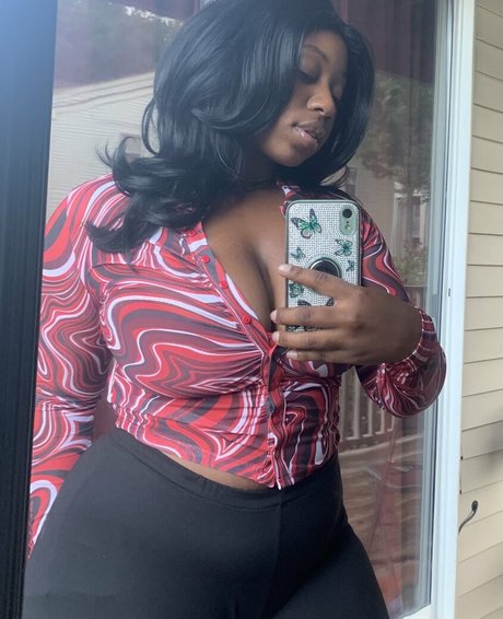 Kiana Marijuana onlyfans mega