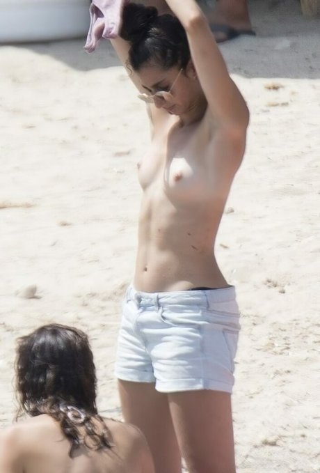 Alba Flores onlyfans leaks