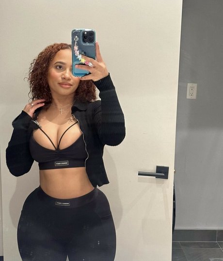 Carolinelloo onlyfans leaka