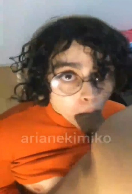 Ariane Kimiko desnuda onlyfans