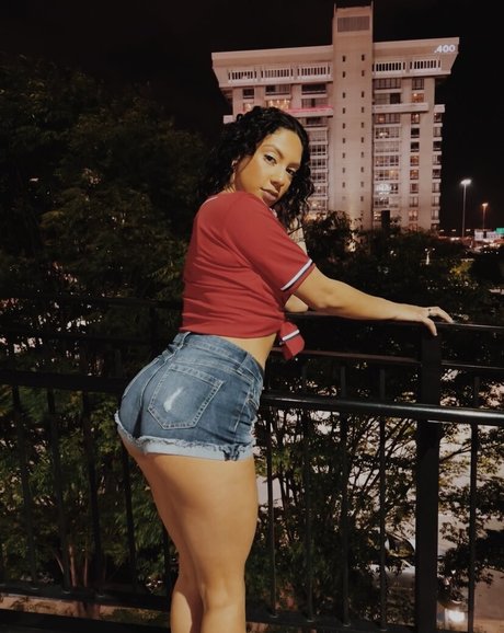 Izzy Clark only fans pics