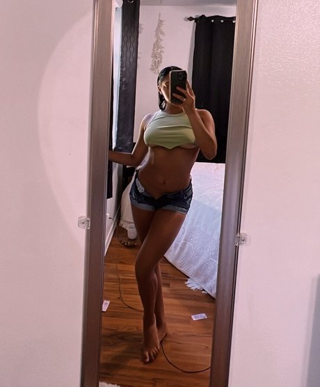 Izzy Clark onlyfans leaks naked