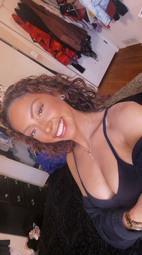 Izzy Clark is on onlyfans