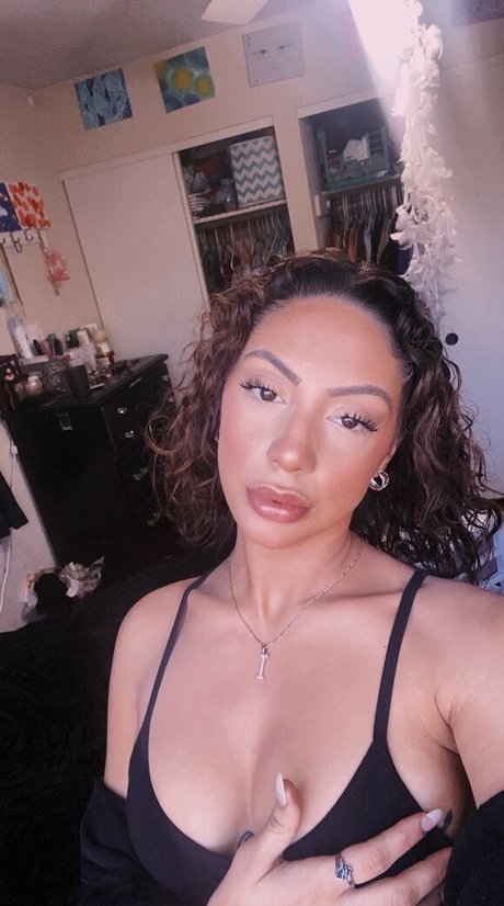 Izzy Clark nude onlyfans leak