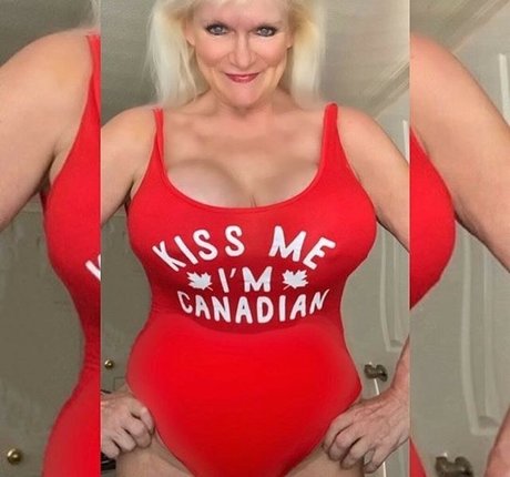 Sandie Lee onlyfans leak ass