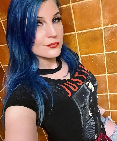 Leva Bates Profile pic