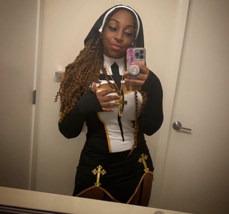 JazzyGunz onlyfans naked