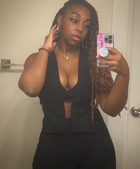 JazzyGunz onlyfans nude leaks