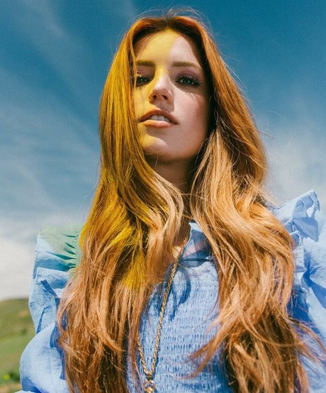 Sydney Sierota strip onlyfans