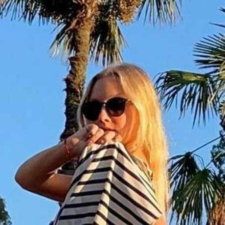 Gloria Legs onlyfans model photos