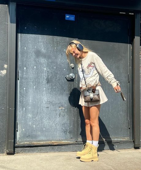 Jessica Belkin onlyfans images