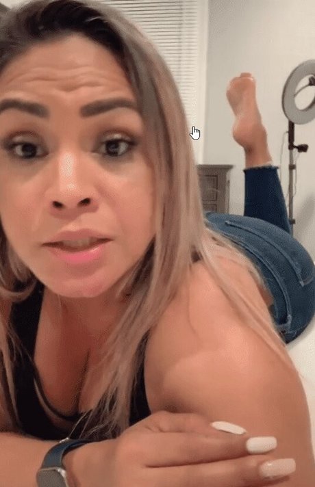 Guzzu pielcanela20 onlyfans boobs