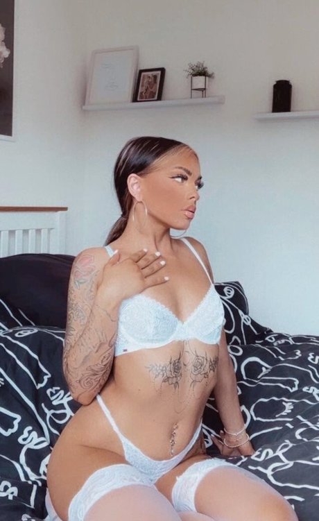 April Downes onlyfans naked