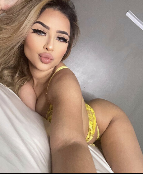 Claudiamolina a naked onlyfans