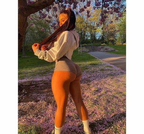 Kate Isobel Daisy onlyfans model