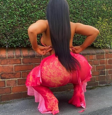 Kate Isobel Daisy boobs onlyfans