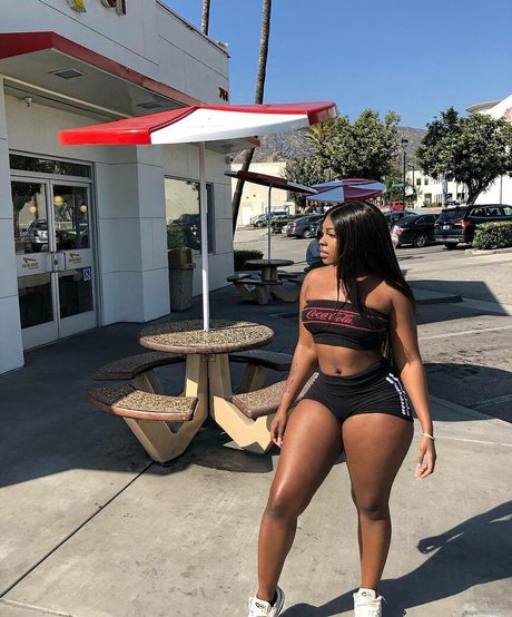 Alana Walters onlyfans boobs