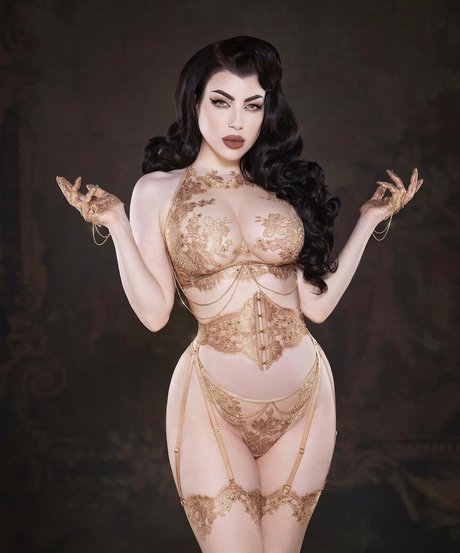 Threnody In Velvet onlyfans boobs