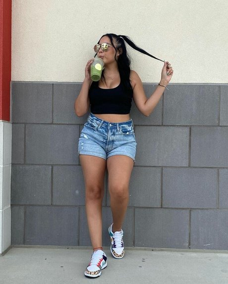 Alejandramariaxo onlyfans images