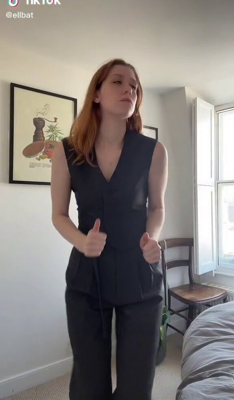 Seen Ellbats strip onlyfans