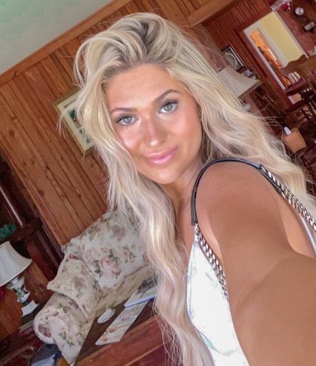 Alyssa Schoener onlyfans nude leak