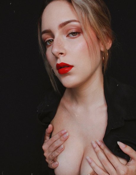 Oriana Leal onlyfans model photo