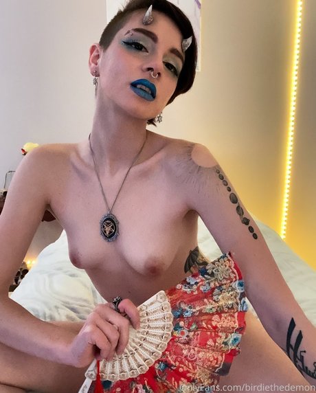 Birdiethedemon onlyfans nude tits