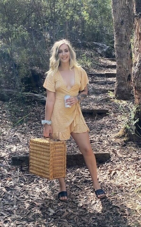 Kellykoopman onlyfans model images