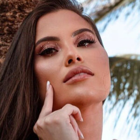 Thais Leao desnuda onlyfans