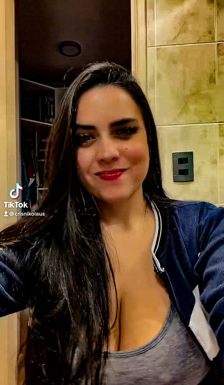 Cris Nikolaus onlyfans topless