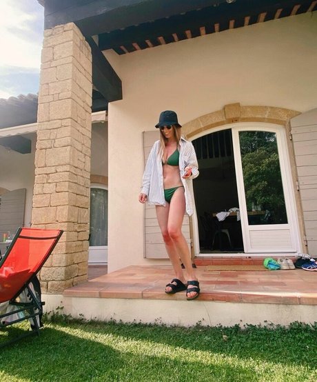 Vanessa Le Moigne onlyfans tits