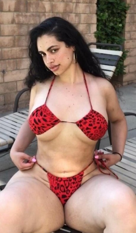 Razan Shihadeh boobs onlyfans