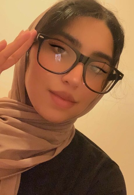 Galinaxgoddess UK Muslim onlyfans model photo