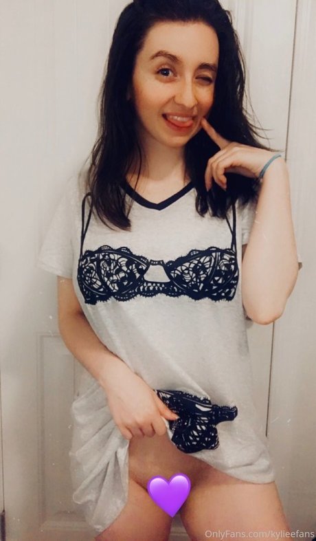 KylieeOW nude onlyfans leaked
