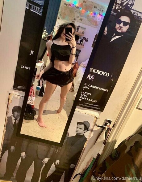 danierruu onlyfans strip tease