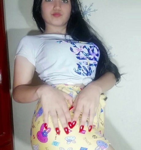 Elis Scratching ASMR onlyfans pics