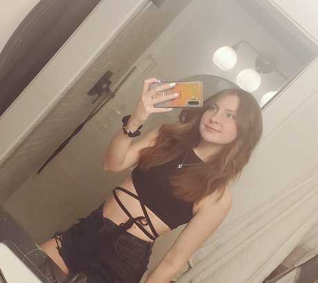 Vicky Kunia onlyfans free