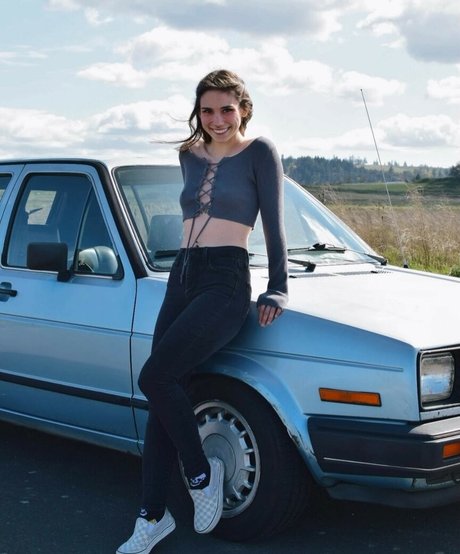 Petitebbpeach onlyfans model photos