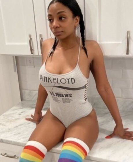 QuietMoney 68 onlyfans striptease