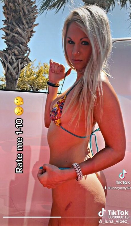 Luna Vibez onlyfans model images