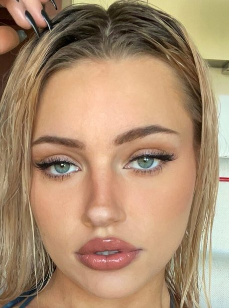 Willow Barbie strip onlyfans